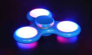 Fidget Spinner med LED Lys - Image 7