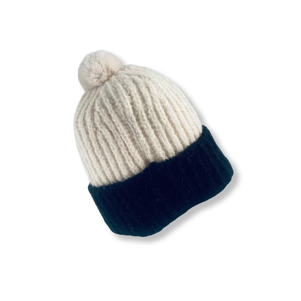 Trendy strikhue med kvast og foldekant - Image 3