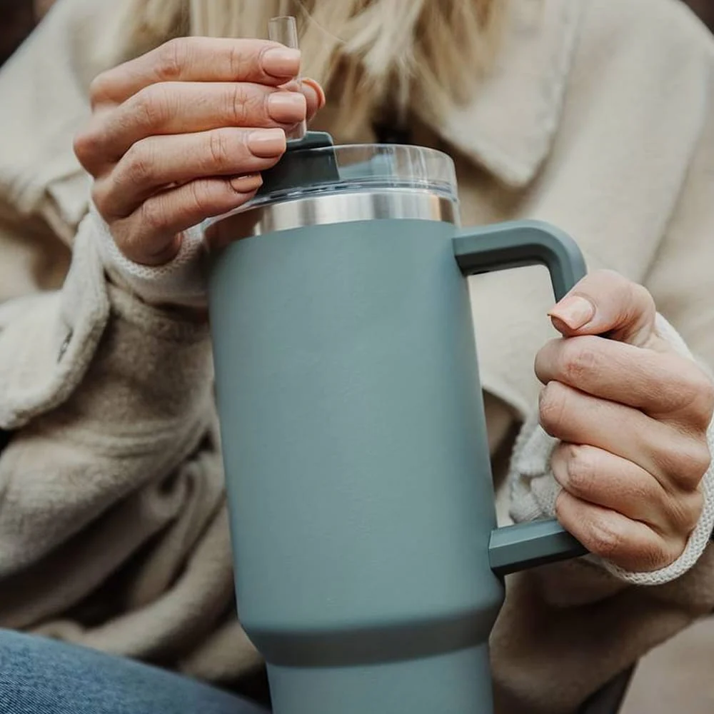 Tumbler termokop 1200 ml med håndtag, låg og sugerør (perfekt til kold/varm drikke) - Image 3